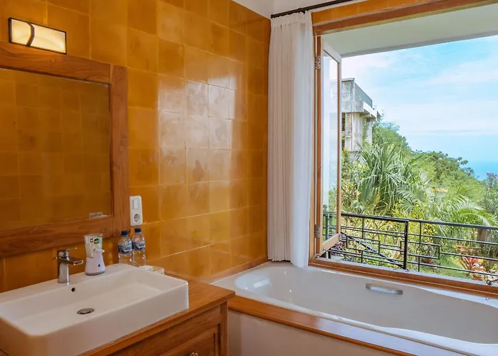 Liri - Ocean, Hills, Valley View Villa *